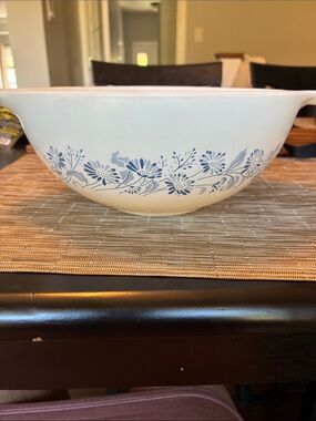 Vintage Pyrex colonial Cinderella bowl size 443